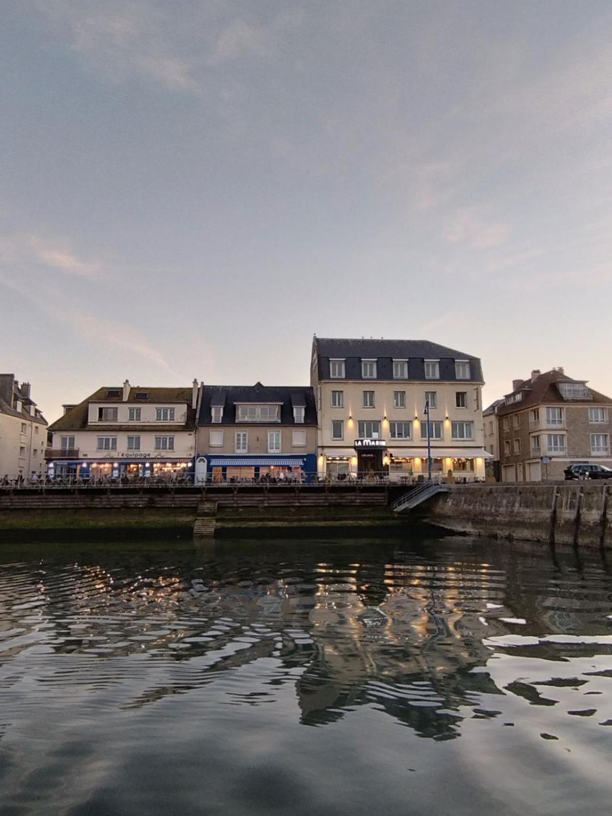 Le Grand Hotel De La Marine "Face A La Mer" Port-en-Bessin-Huppain Exteriör bild